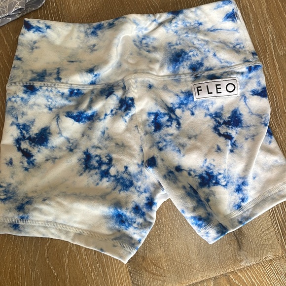 FLEO shorts size XS 2inch inseam - Picture 3 of 3